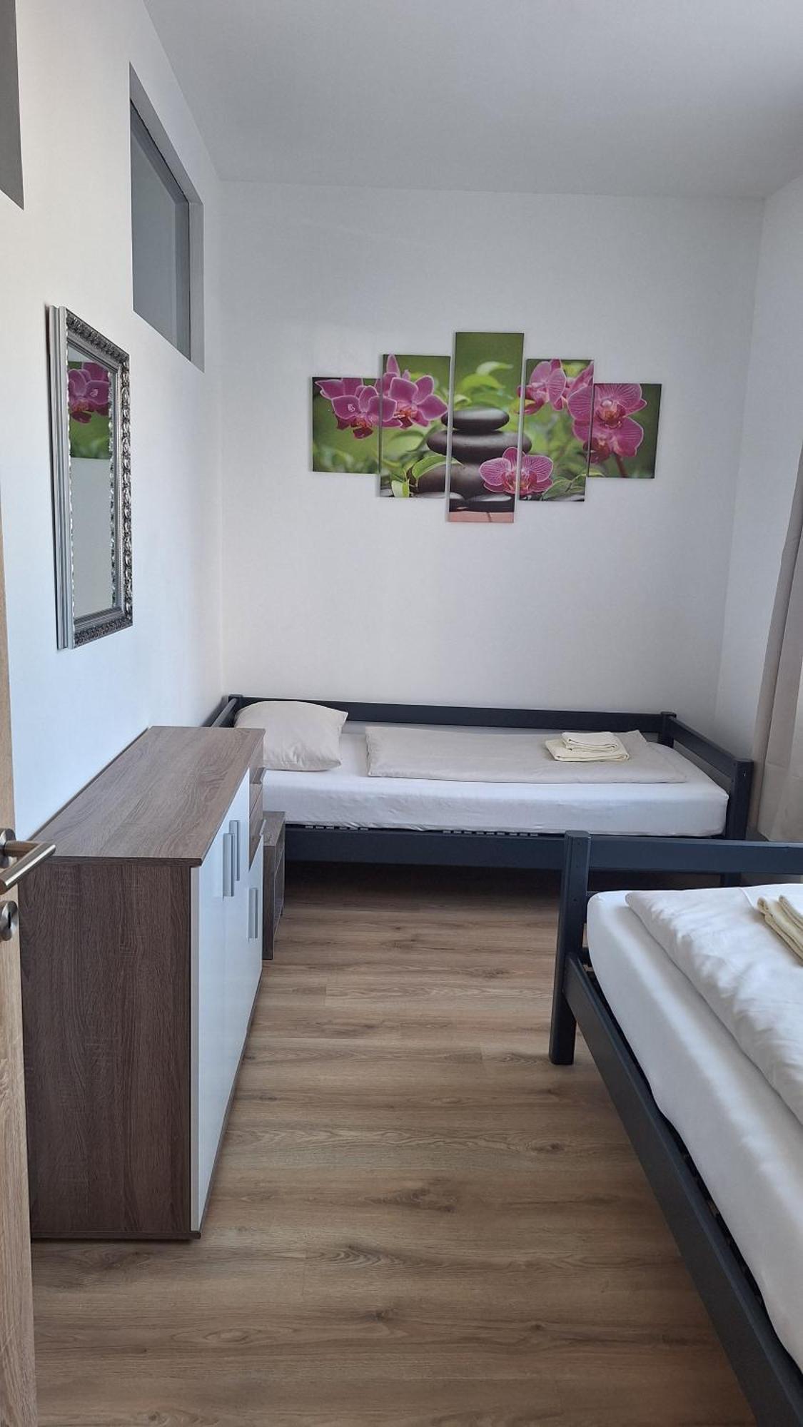 Pension Haus Nova Винер-Нойштадт Экстерьер фото