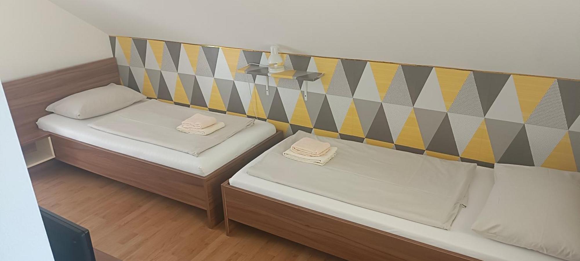 Pension Haus Nova Винер-Нойштадт Экстерьер фото